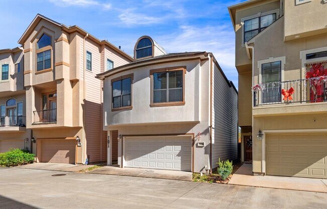 Building Photo - 3418 Clearview Villa Way