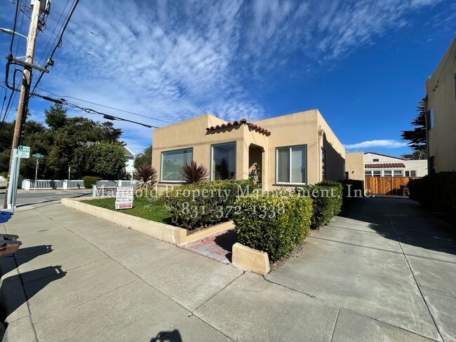 Building Photo - Two-Bedroom One-Bath Home with Garage!