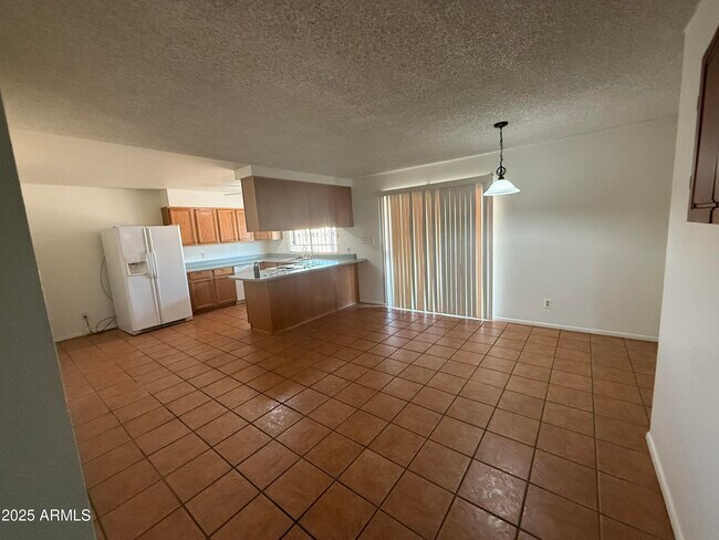 Building Photo - 2105 E Colgate Dr