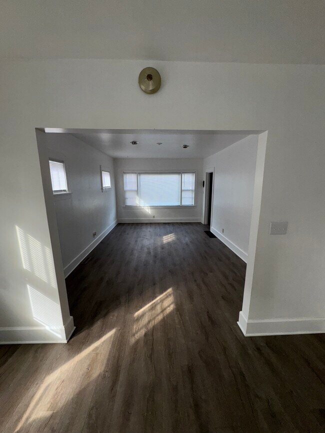 Comedor / Sala de estar - 1019 Romayne Ave