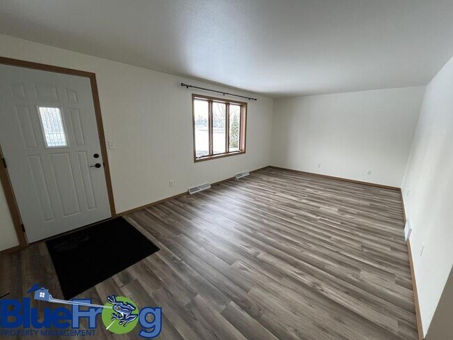 Foto del edificio - 646 Woodlawn Dr