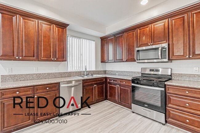 Foto del edificio - 6829 Simpson Ave