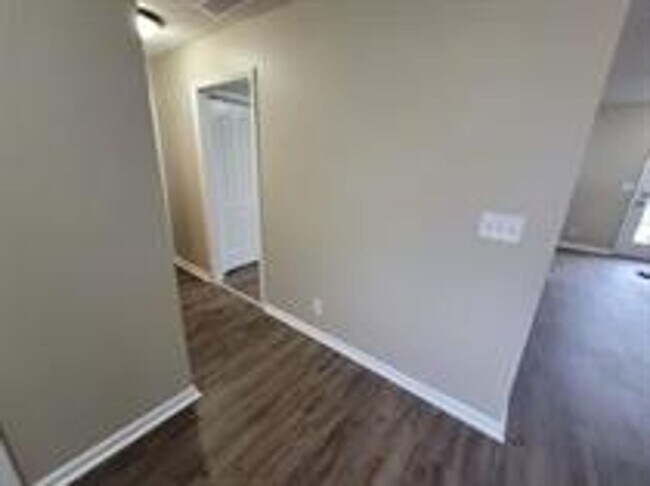 Foto del edificio - Cozy & Spacious 3 Bedroom Home with Garage and Private Backyard