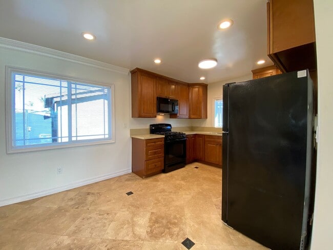 Building Photo - Home in Oceanside, Close to Mission Beach!