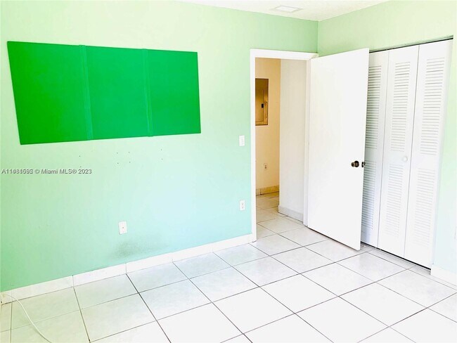 Building Photo - 2423 NW 99th Terrace