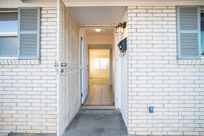 Foto del edificio - 5520 Edinburg Dr