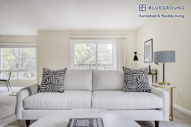 Foto del edificio - 1824 Oak Creek Dr
