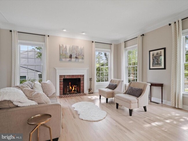 Building Photo - 904 Locust St