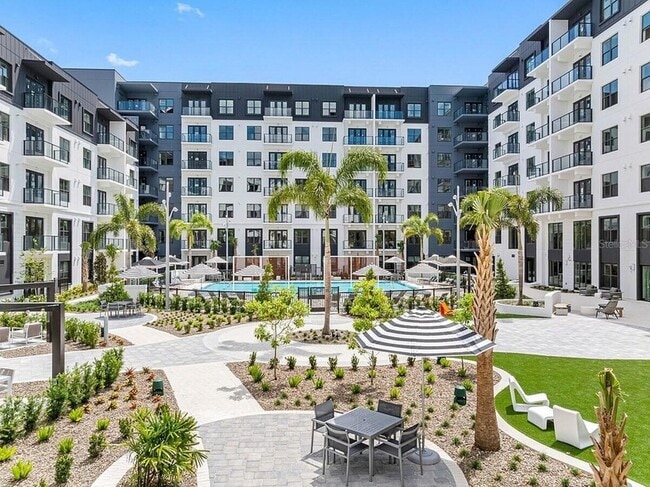 Foto del edificio - 425 Centerpointe Cir