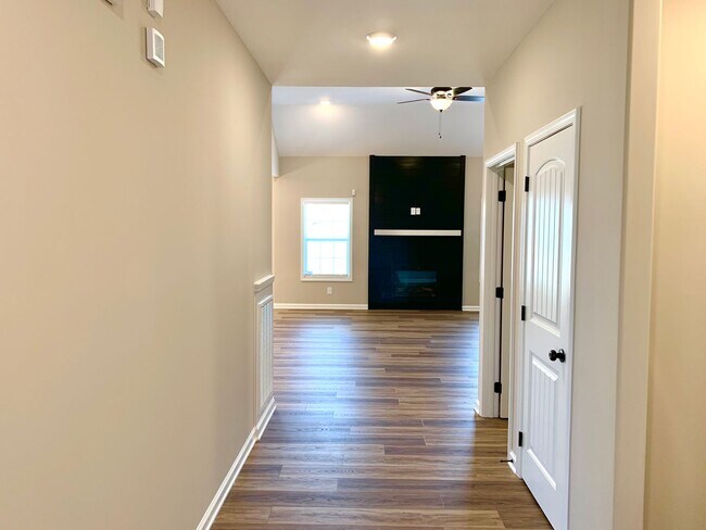 Foto del edificio - 413 Ayden Ln