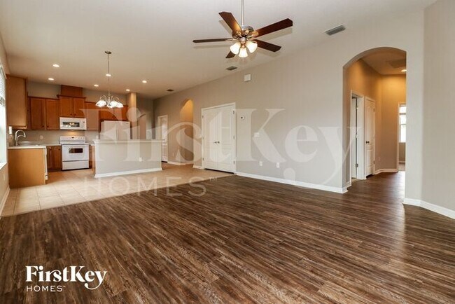 Foto del edificio - 7727 Stoney Hill Dr
