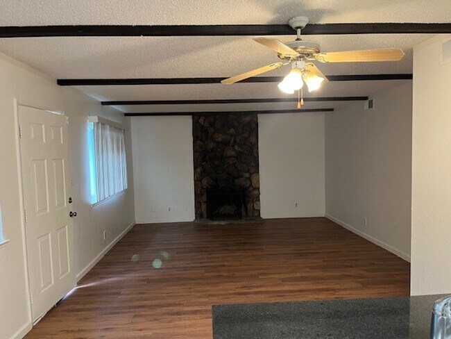 Building Photo - Condo: 2 Bedroom / 1 Bathroom - Citrus Heights
