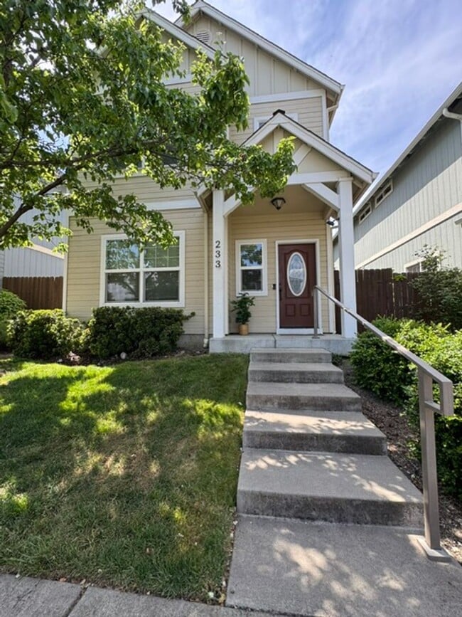 Building Photo - 3 Bedroom 2.5 Bath in Talent