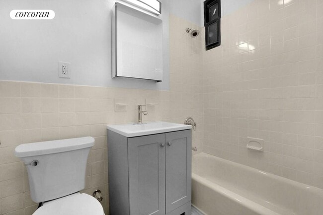 Building Photo - 350 E 89th St