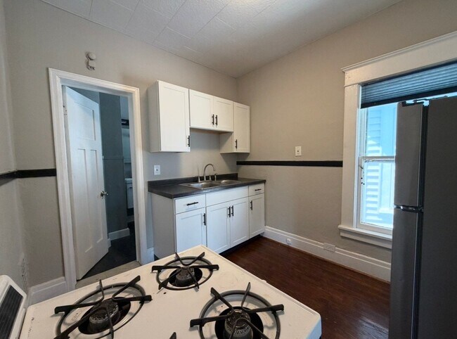 Foto del edificio - 1042 Elmwood Ave