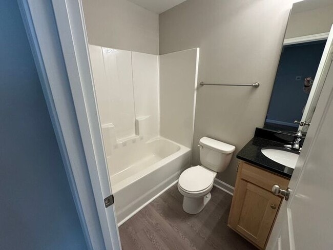 Building Photo - Nice Town Home near hospital in Concord.