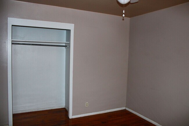 Foto del edificio - Located in Canyon 2/1 Owner pays water 1/2...