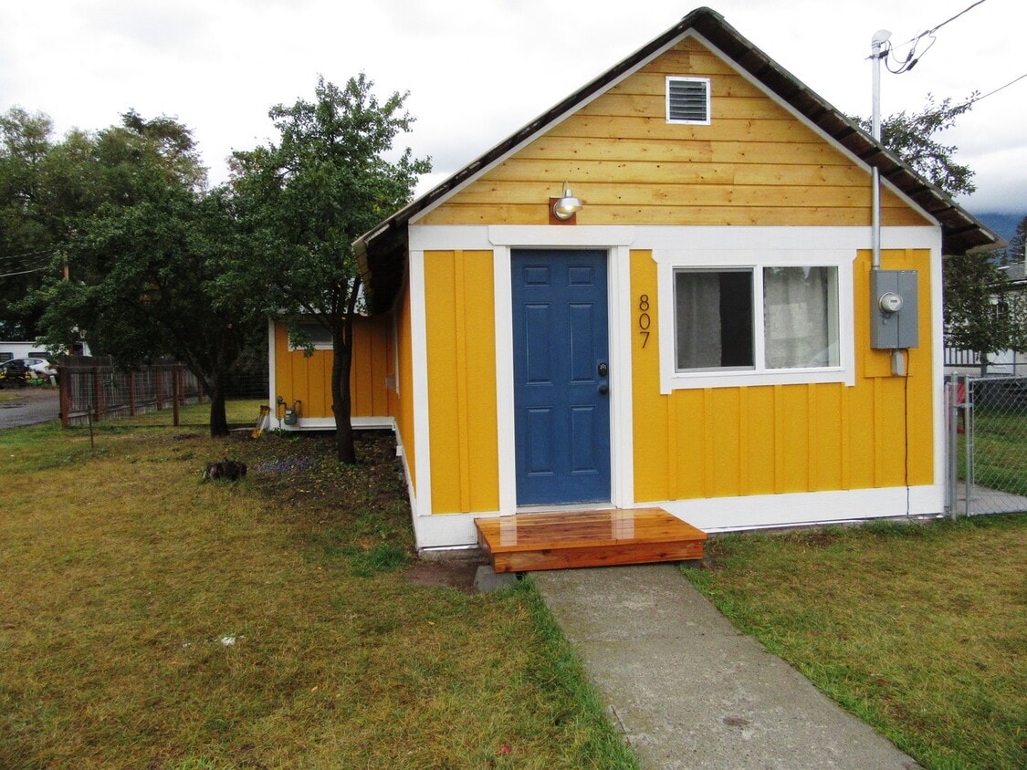 Primary Photo - Cozy Cottage in Columbia Falls