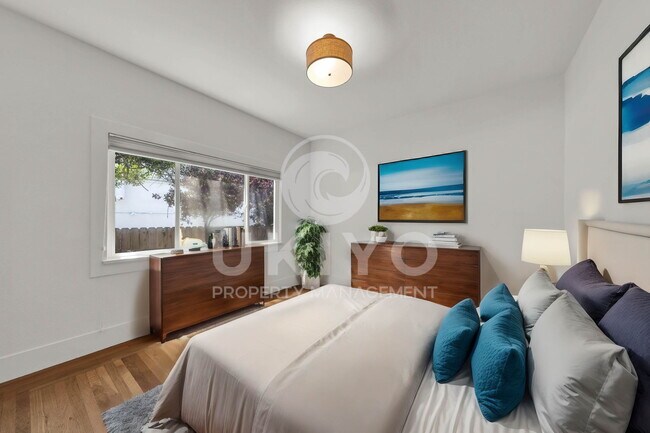 Photo - 1108 Dwight Way House