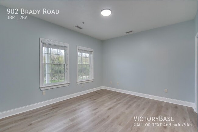 Foto del edificio - 902 Brady Rd