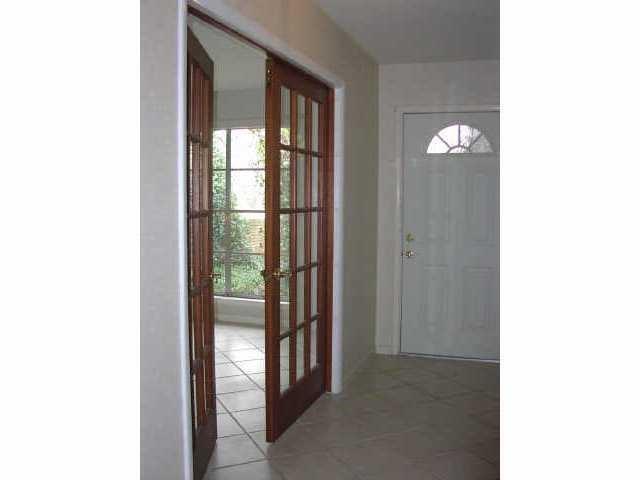 Building Photo - 2007 Oakglen Dr