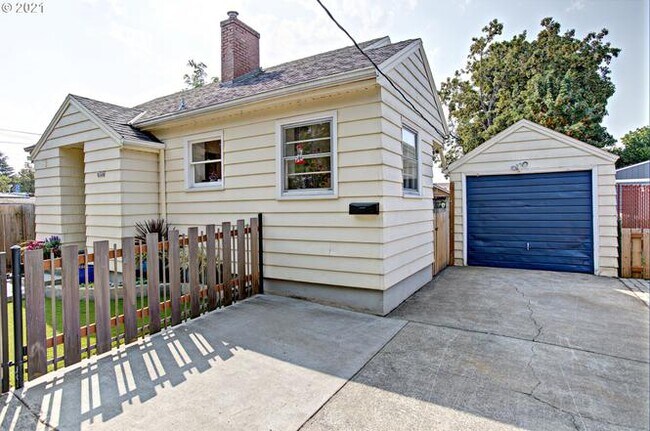 Lado frontal - 8124 SE Market St