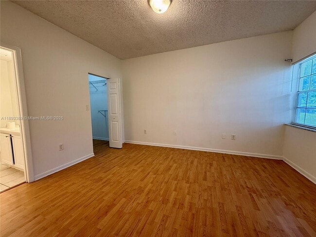 Foto del edificio - 2421 NW 96th Terrace