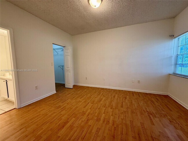 Building Photo - 2421 NW 96th Terrace