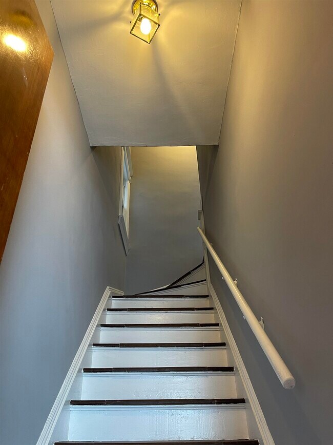 Foto del edificio - 357 Armstrong Ave