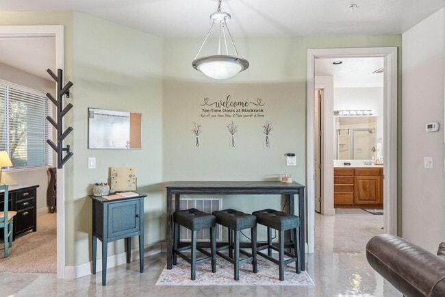 Foto del edificio - 225 N Country Ln