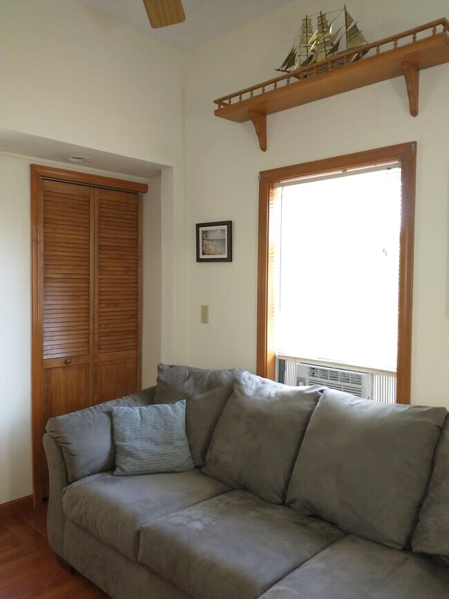 Living room, closet - 1906 NW Catawba Rd
