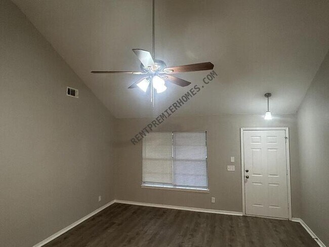 Building Photo - 2313 W Mobile Pl