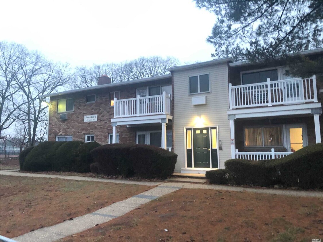 45 Adams Rd Unit 2d, Central Islip, NY 11722 Condo for Rent in Central Islip, NY