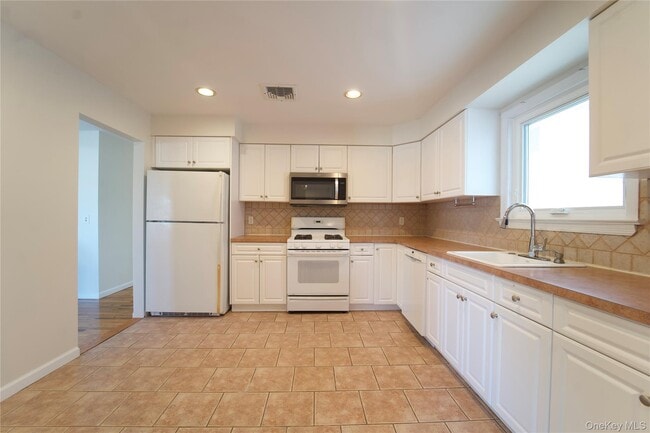 Building Photo - 556 E Harrison St