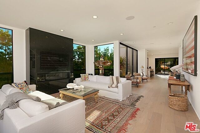 Foto del edificio - 3207 Maplewood Ave
