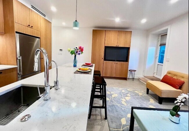 Foto del edificio - 71 Booraem Ave