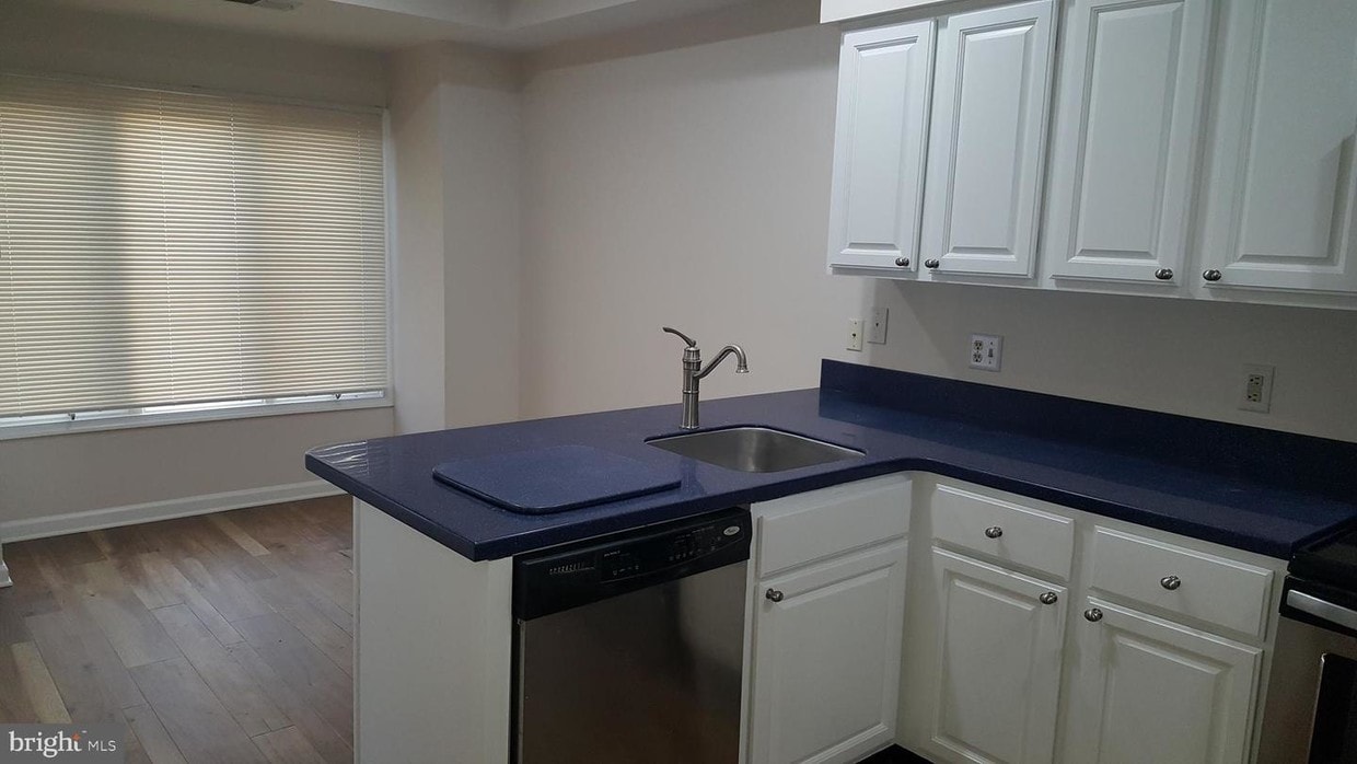 Primary Photo - 1008 Oyster Cove Dr