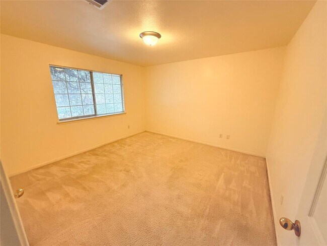 Foto del edificio - 2438 Falcon Dr