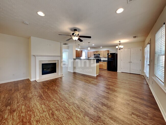 Foto del edificio - 307 Meadows Ln