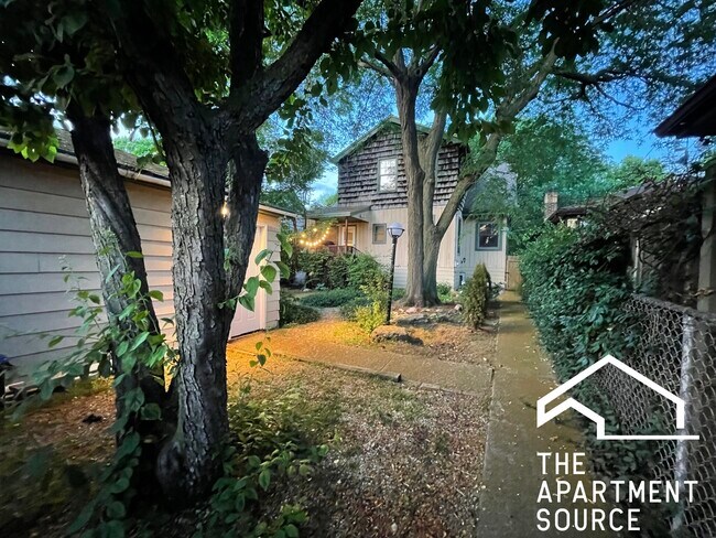 Building Photo - 3732 N Harding Ave