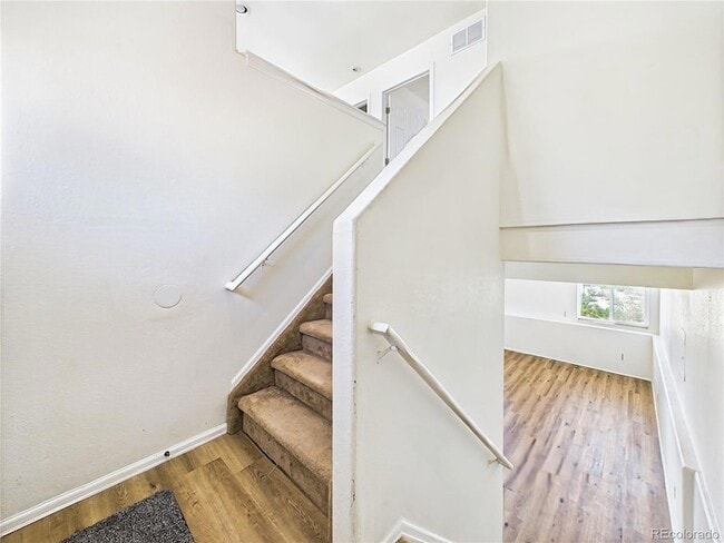 Building Photo - 939 S Sweetwater Dr