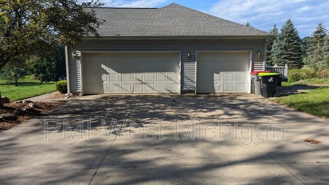 Building Photo - 8200 Tipperary Trail SE
