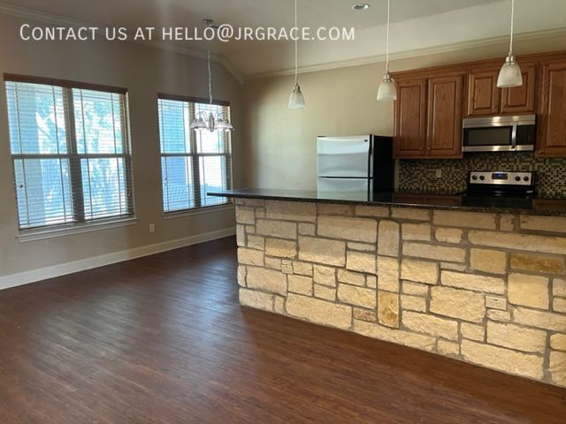 Building Photo - Bedroom for Rent near Baylor! -- Students ...