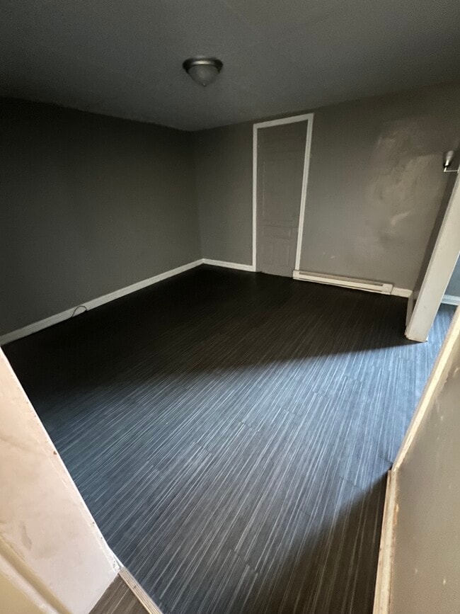 Livingroom - 122 E Chestnut St