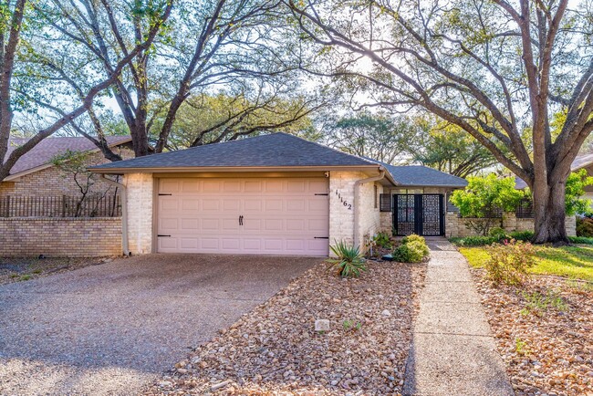 Foto del edificio - RENOVATED 2-BEDROOM IN WHISPERING OAKS