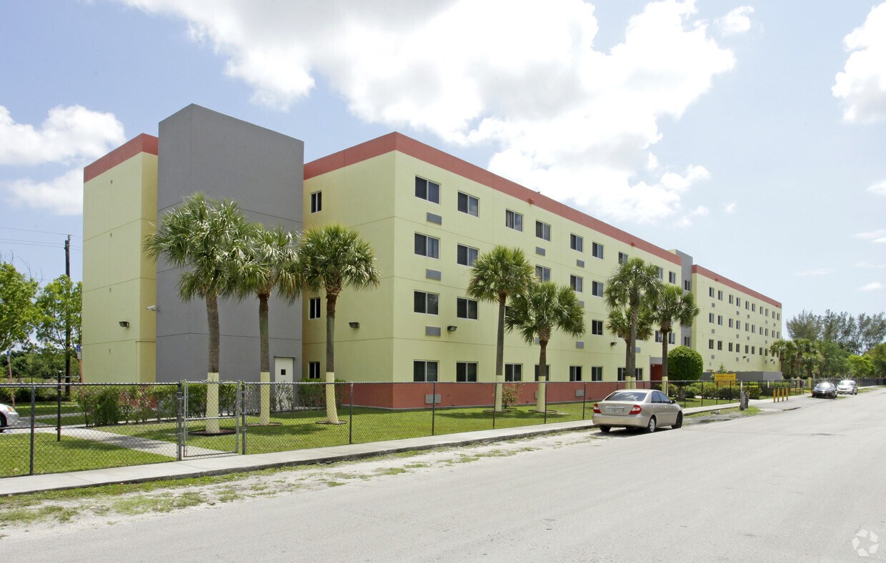 Foto del edificio - Sierra Lake Apartments