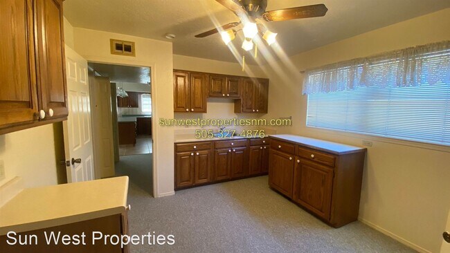 Building Photo - 3 br, 2 bath House - 608 W. Ross St.