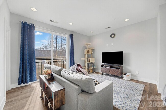 Foto del edificio - 840 E 18th St