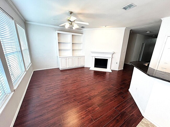Building Photo - 525 Waterview Dr