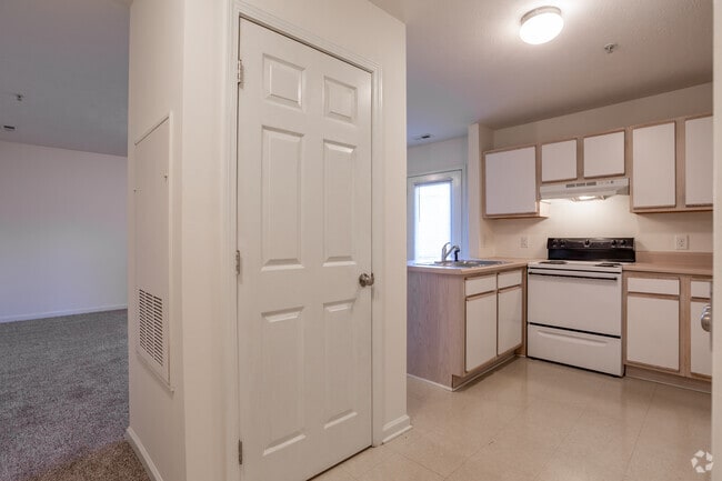 1BR, 1BA - 680SF - Kitchen - Wedgefield